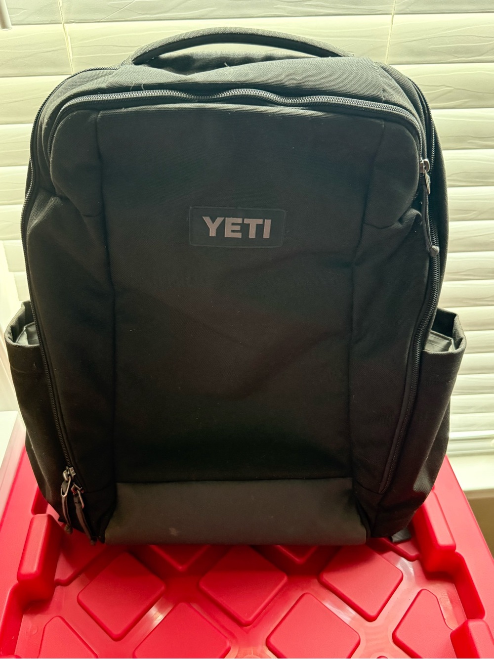 Yeti Crossroads 23 black backpack - Picture 3 of 4